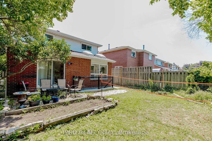 Photo 43 at 6906 Hickling Crescent N, Meadowvale, Mississauga