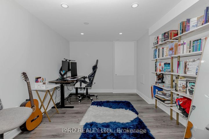 Photo 45 at 6906 Hickling Crescent N, Meadowvale, Mississauga