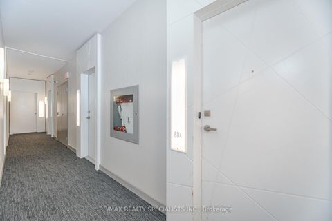 Photo 1 at 804 - 12 York Street, Waterfront Communities C1, Toronto