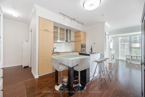 Photo 3 at 804 - 12 York Street, Waterfront Communities C1, Toronto