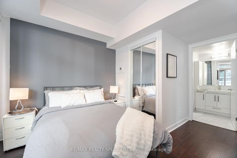 Photo 12 at 804 - 12 York Street, Waterfront Communities C1, Toronto