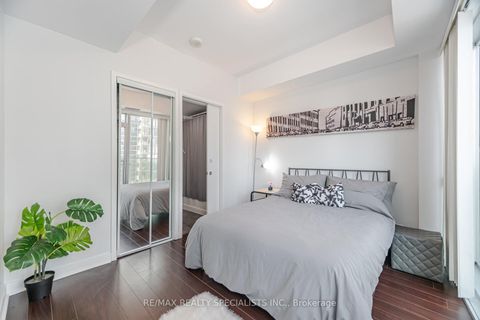 Photo 14 at 804 - 12 York Street, Waterfront Communities C1, Toronto