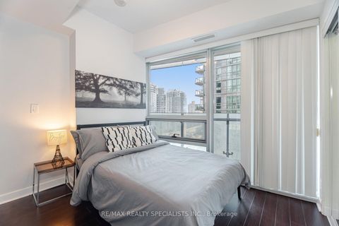 Photo 16 at 804 - 12 York Street, Waterfront Communities C1, Toronto