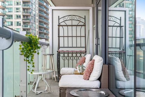 Photo 21 at 804 - 12 York Street, Waterfront Communities C1, Toronto