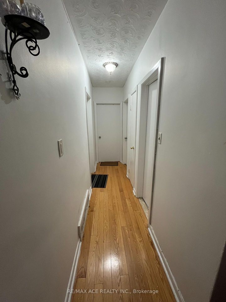 Photo 9 at 17 Huddleston Court, Birchmount, Toronto
