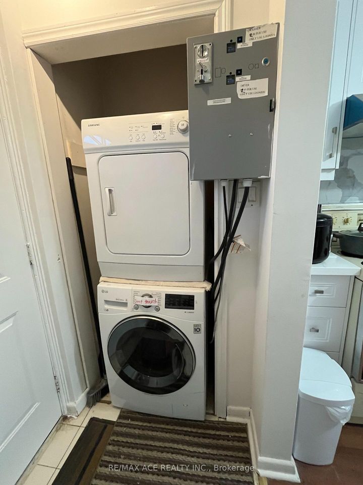 Photo 11 at 17 Huddleston Court, Birchmount, Toronto