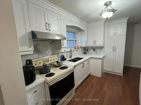 Photo 5 at 17 Huddleston Court, Birchmount, Toronto