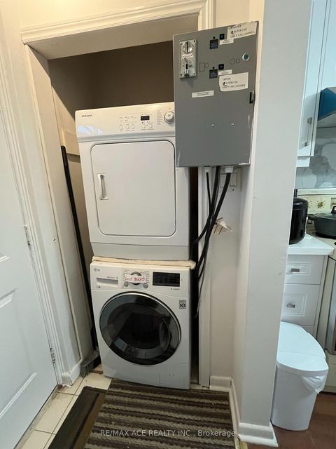 Photo 11 at 17 Huddleston Court, Birchmount, Toronto