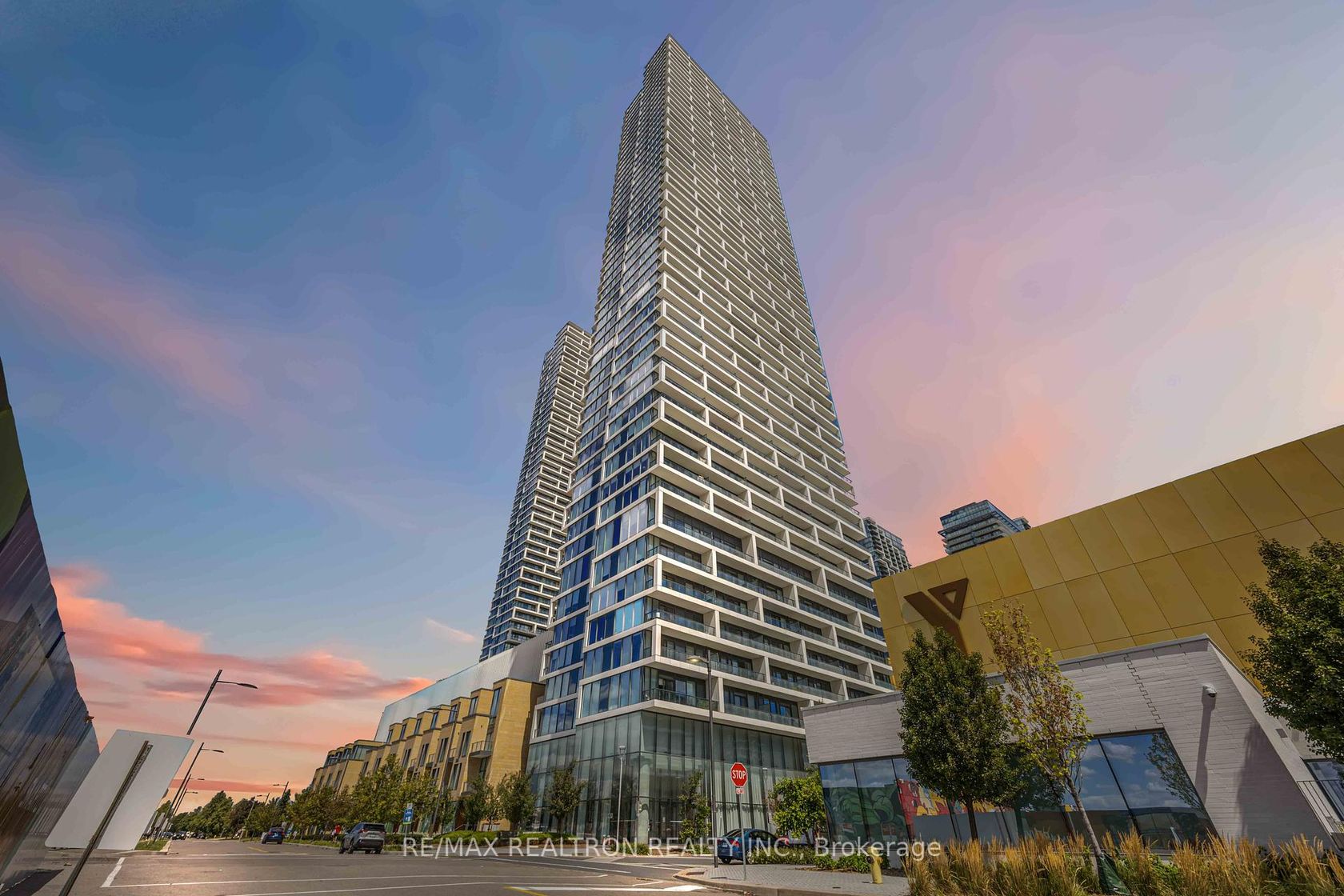 4309 - 5 Buttermill Avenue, Vaughan Corporate Centre, Vaughan by Loree Meneguzzi Real Estate 4309 - 5 Buttermill Avenue, Vaughan Corporate Centre, Vaughan