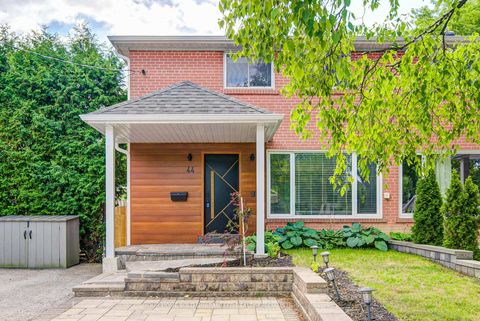 Photo 1 at 44 Davidson Road, Aurora Highlands, Aurora