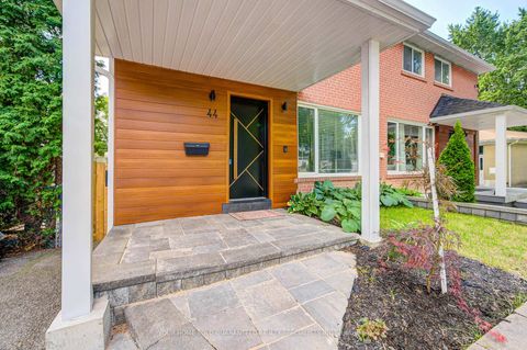Photo 2 at 44 Davidson Road, Aurora Highlands, Aurora