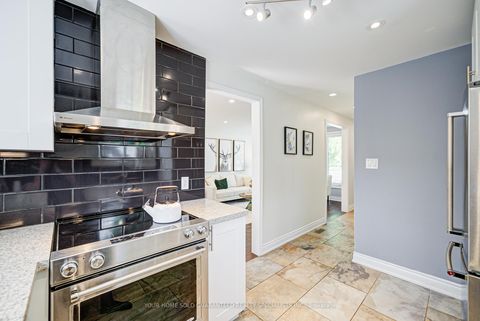 Photo 10 at 44 Davidson Road, Aurora Highlands, Aurora
