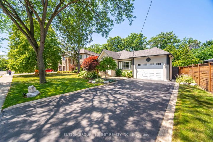 Photo 2 at 1195 Crestdale Road, Lorne Park, Mississauga