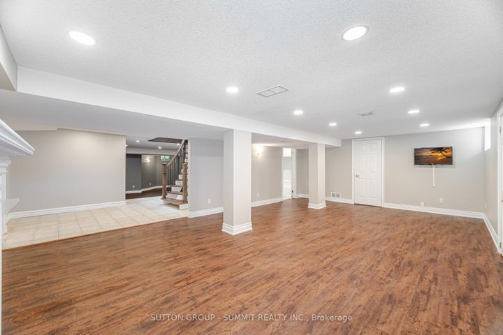 Photo 32 at 1195 Crestdale Road, Lorne Park, Mississauga