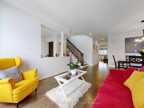 Photo 4 at 128 Daiseyfield Crescent, Vellore Village, Vaughan