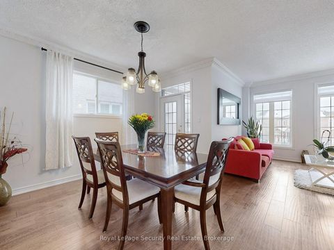 Photo 6 at 128 Daiseyfield Crescent, Vellore Village, Vaughan