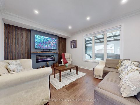 Photo 8 at 128 Daiseyfield Crescent, Vellore Village, Vaughan