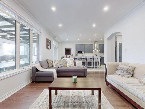 Photo 11 at 128 Daiseyfield Crescent, Vellore Village, Vaughan