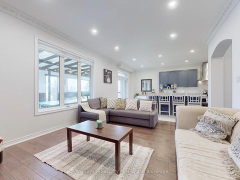 Photo 12 at 128 Daiseyfield Crescent, Vellore Village, Vaughan