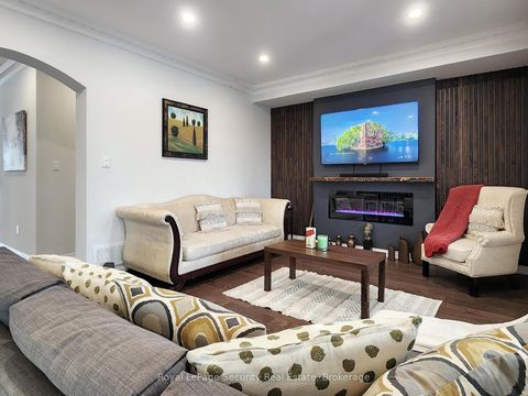 Photo 14 at 128 Daiseyfield Crescent, Vellore Village, Vaughan