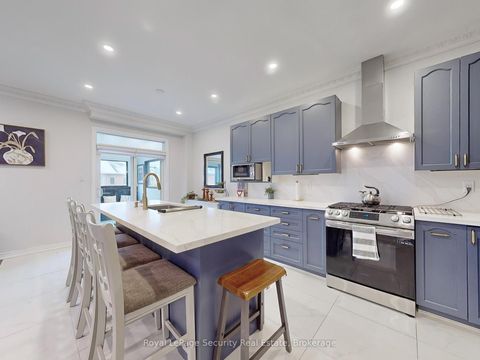 Photo 17 at 128 Daiseyfield Crescent, Vellore Village, Vaughan