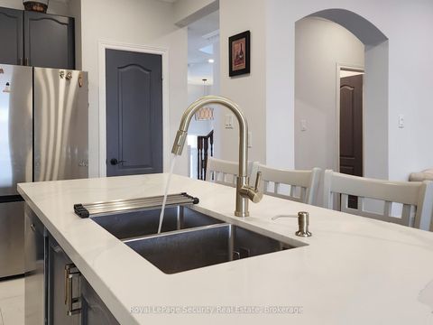 Photo 21 at 128 Daiseyfield Crescent, Vellore Village, Vaughan