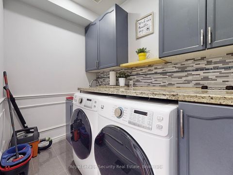 Photo 25 at 128 Daiseyfield Crescent, Vellore Village, Vaughan