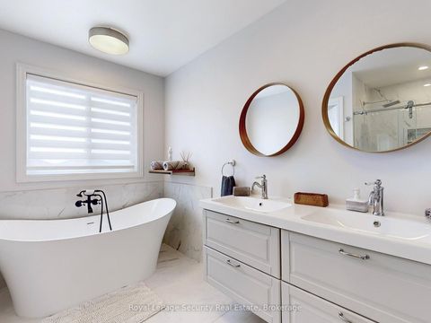 Photo 31 at 128 Daiseyfield Crescent, Vellore Village, Vaughan
