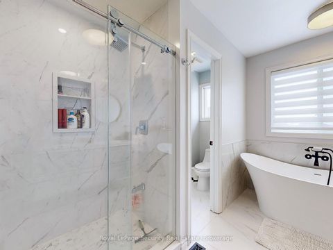 Photo 32 at 128 Daiseyfield Crescent, Vellore Village, Vaughan