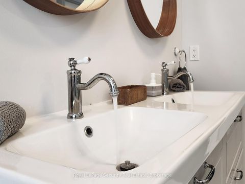 Photo 34 at 128 Daiseyfield Crescent, Vellore Village, Vaughan