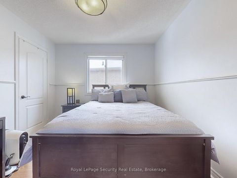 Photo 35 at 128 Daiseyfield Crescent, Vellore Village, Vaughan