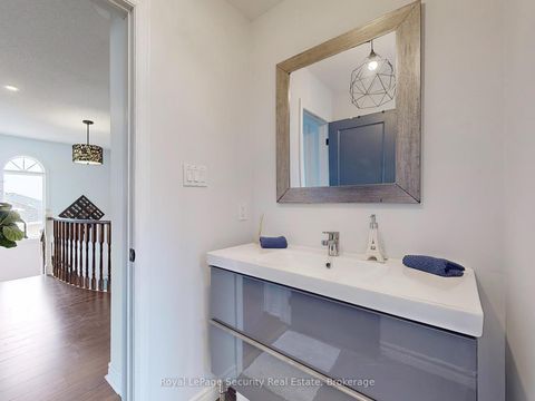 Photo 43 at 128 Daiseyfield Crescent, Vellore Village, Vaughan
