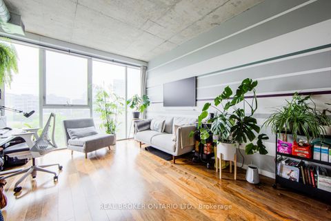 Photo 1 at 423 - 32 Trolley Crescent, Moss Park, Toronto
