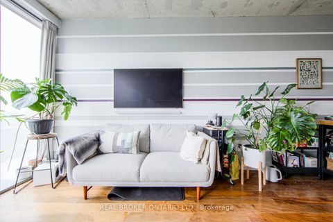 Photo 3 at 423 - 32 Trolley Crescent, Moss Park, Toronto