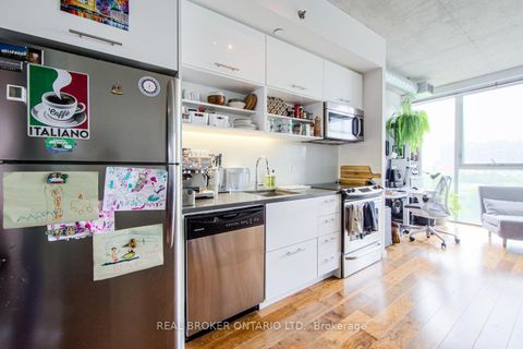 Photo 5 at 423 - 32 Trolley Crescent, Moss Park, Toronto