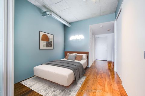 Photo 7 at 423 - 32 Trolley Crescent, Moss Park, Toronto