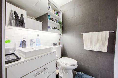 Photo 8 at 423 - 32 Trolley Crescent, Moss Park, Toronto