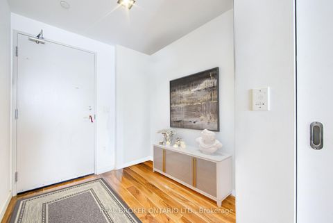 Photo 9 at 423 - 32 Trolley Crescent, Moss Park, Toronto