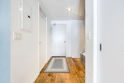 Photo 10 at 423 - 32 Trolley Crescent, Moss Park, Toronto