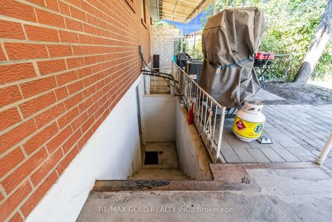 Photo 39 at 52 Paradelle Crescent, Jane Heights, Toronto