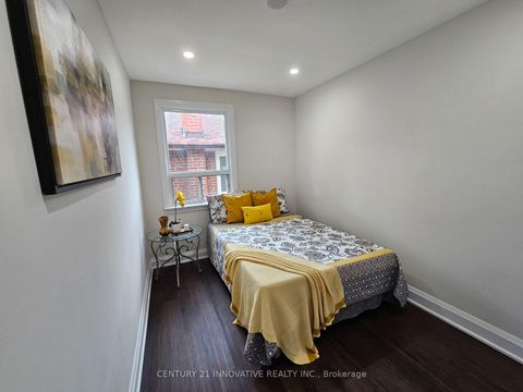 Photo 6 at 703 Midland Avenue, Kennedy Park, Toronto