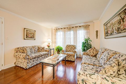 Photo 13 at 18 Tamara Drive, Devonsleigh, Richmond Hill