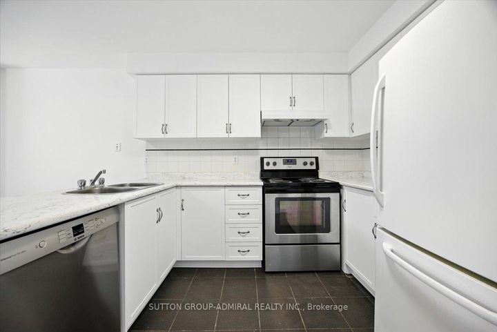 Photo 3 at 137 Chelwood Drive, Brownridge, Vaughan