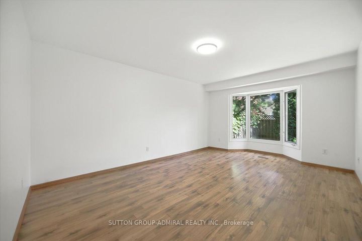 Photo 8 at 137 Chelwood Drive, Brownridge, Vaughan