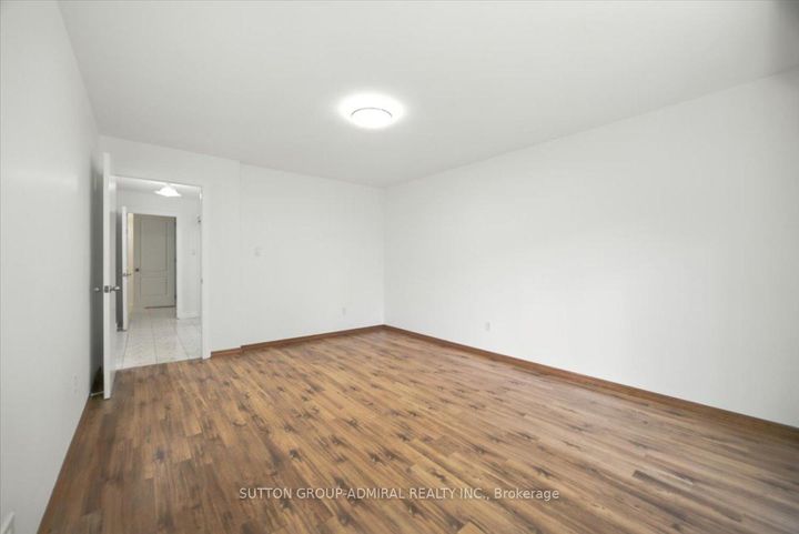 Photo 9 at 137 Chelwood Drive, Brownridge, Vaughan