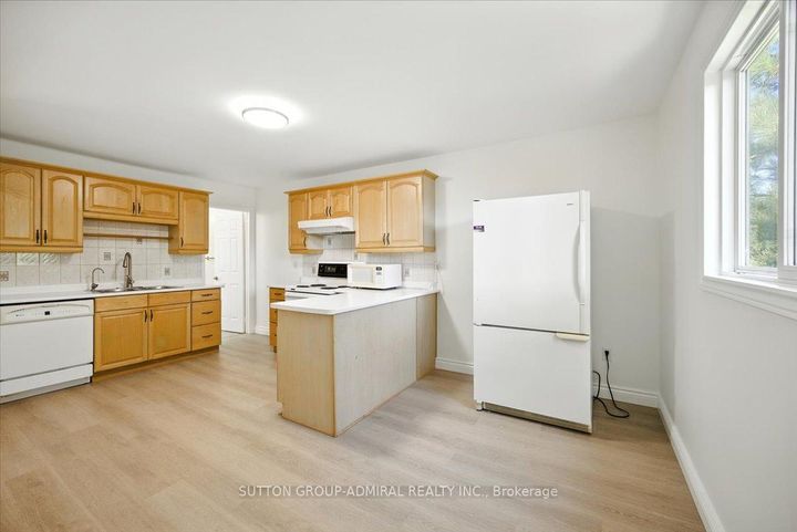 Photo 13 at 137 Chelwood Drive, Brownridge, Vaughan