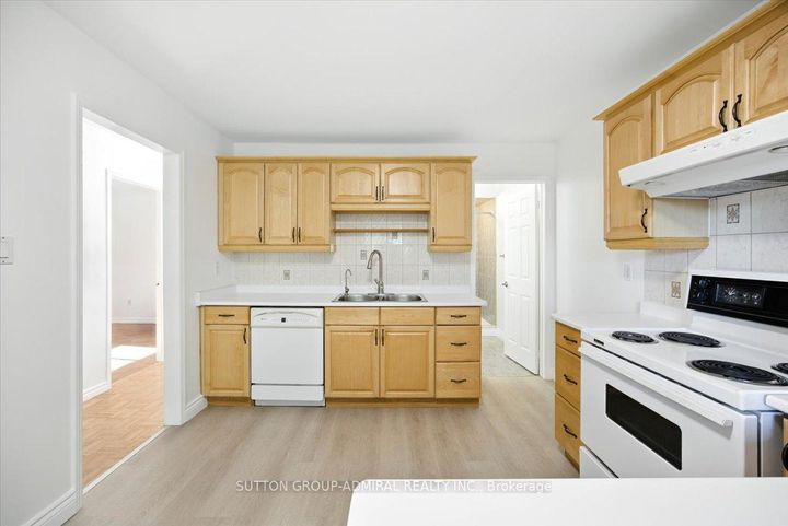 Photo 14 at 137 Chelwood Drive, Brownridge, Vaughan