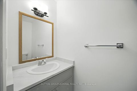Photo 7 at 137 Chelwood Drive, Brownridge, Vaughan