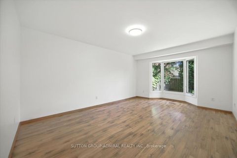 Photo 8 at 137 Chelwood Drive, Brownridge, Vaughan