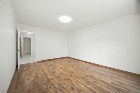 Photo 9 at 137 Chelwood Drive, Brownridge, Vaughan